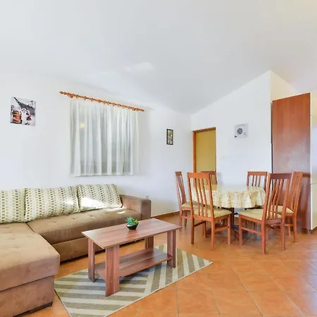 Apartman Delac *
