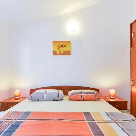 Delac Apartman Vir