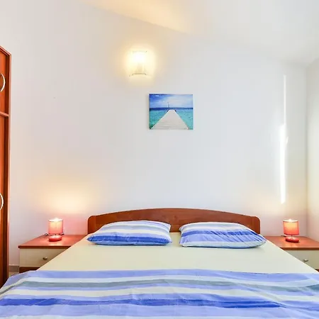 Delac Apartman Vir
