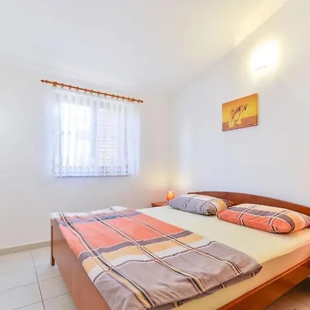 Delac Apartment Vir