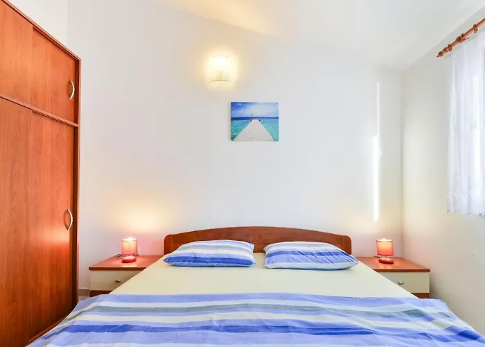 Delac Apartman Vir